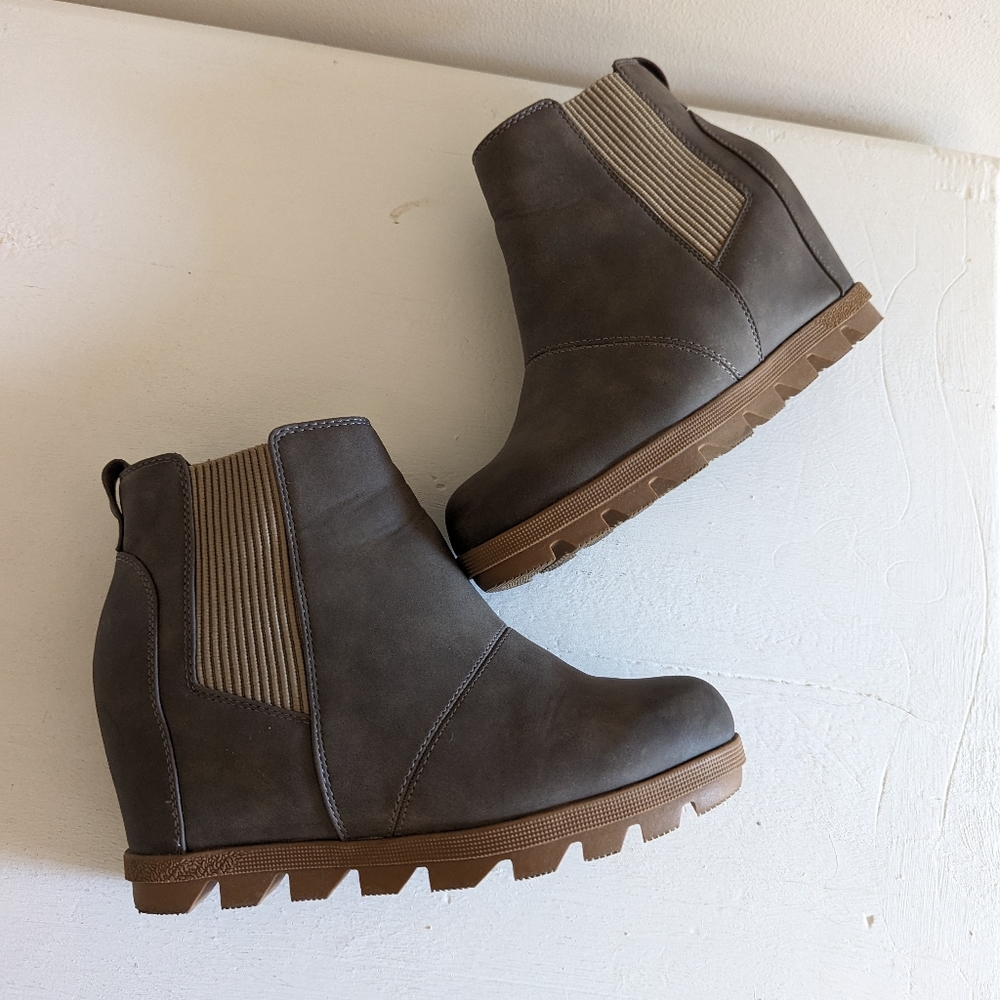 Time and Tru boots